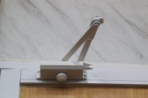 מחזיר דלת הידראולי